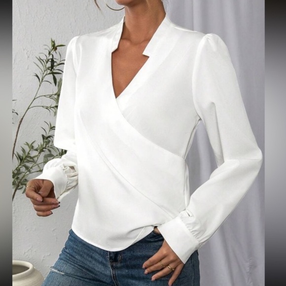 Luxe white classic surplice long sleeve blouse - Picture 4 of 4